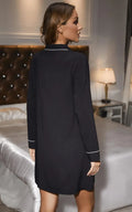 Pyjama femme noir élégant avec bordure blanche, idéal pour détente et confort