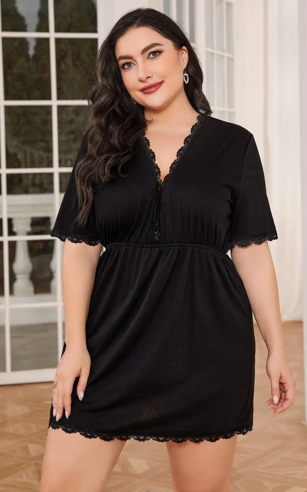 Pyjama femme noir à dentelle, confortable et élégant pour détente à la maison