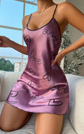 Pyjama femme satin rose imprimé coeurs et mots d'amour, confortable et élégant pour détente