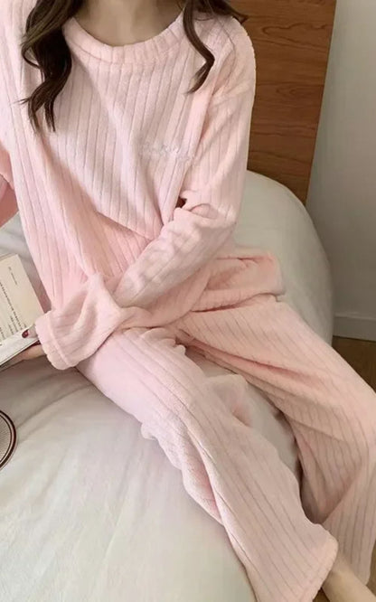 Ensemble pyjama femme hiver <br> Modèle #WinterGrace Rose poudré / convient aux silhouettes de 40 kg à 70 kg